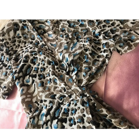 Leopard
grey/blue print midi dress - Picture 7 of 8